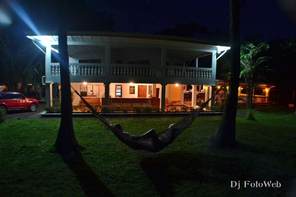 Hotel La Isla Parrita Esterno foto