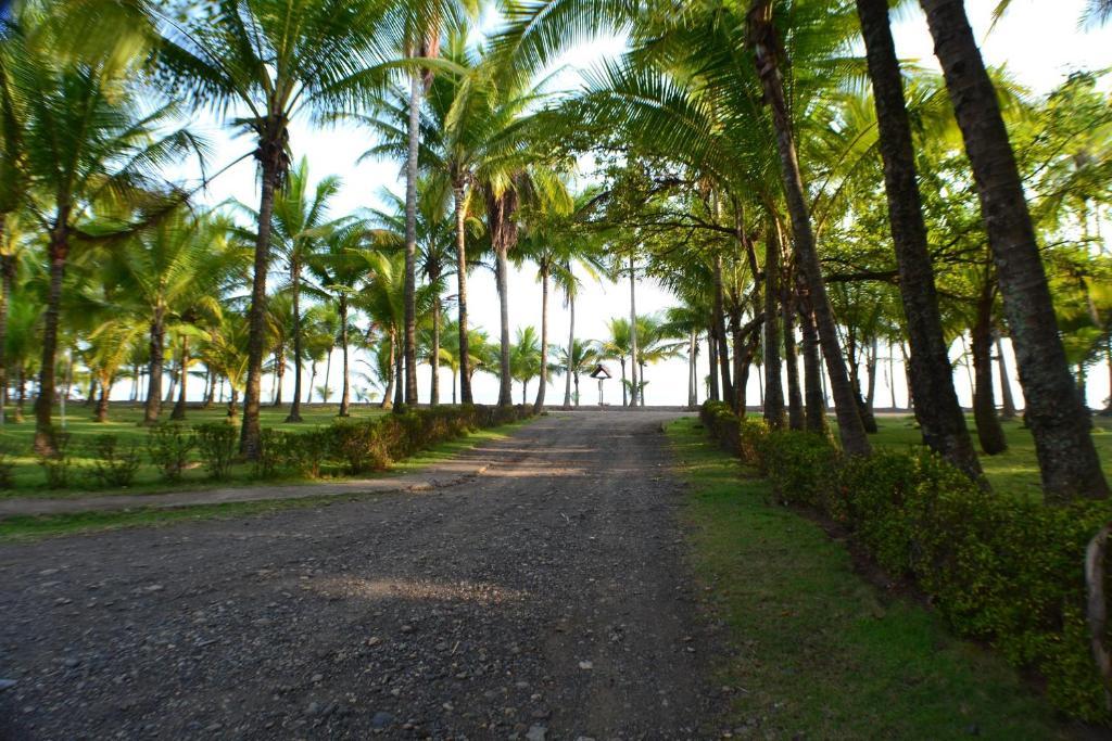 Hotel La Isla Parrita Esterno foto