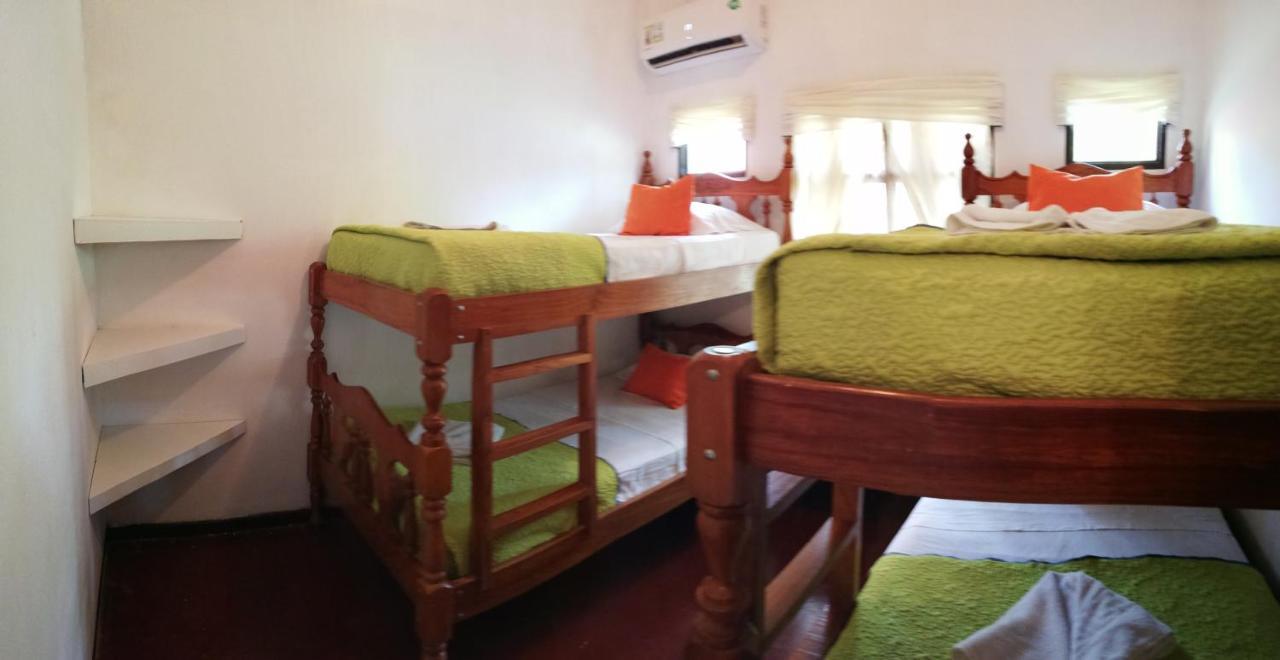 Hotel La Isla Parrita Esterno foto