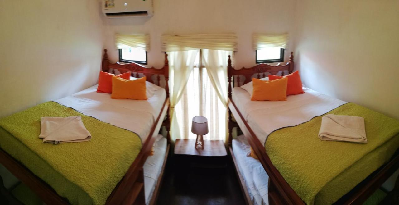Hotel La Isla Parrita Esterno foto