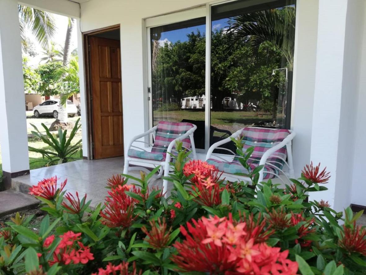 Hotel La Isla Parrita Esterno foto