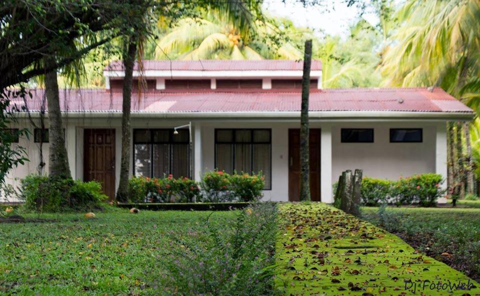 Hotel La Isla Parrita Esterno foto