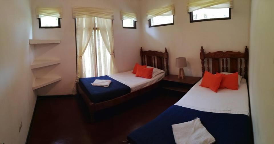 Hotel La Isla Parrita Esterno foto