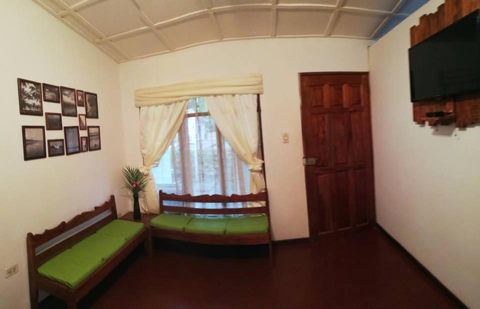 Hotel La Isla Parrita Esterno foto
