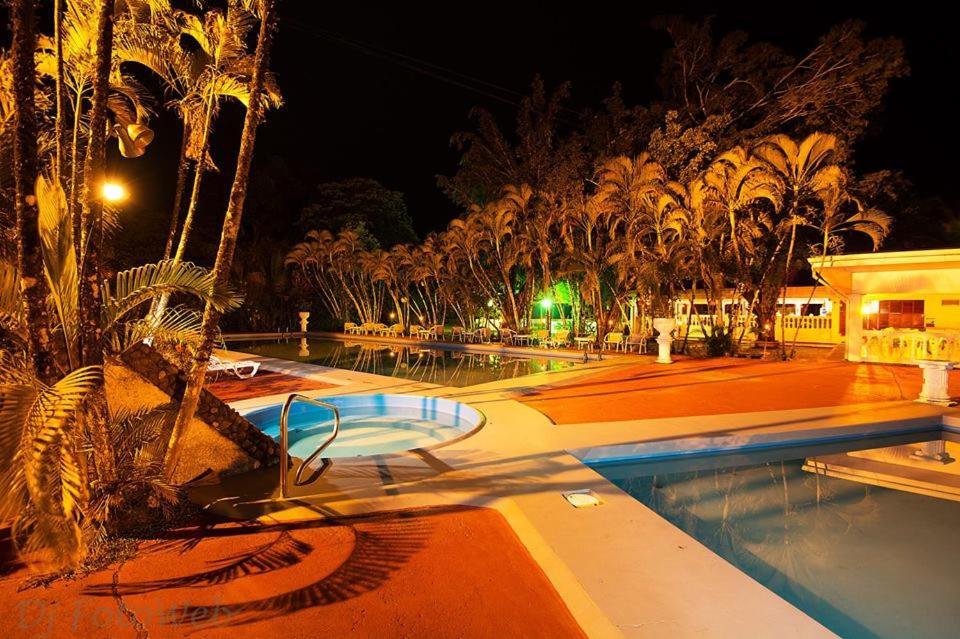 Hotel La Isla Parrita Esterno foto